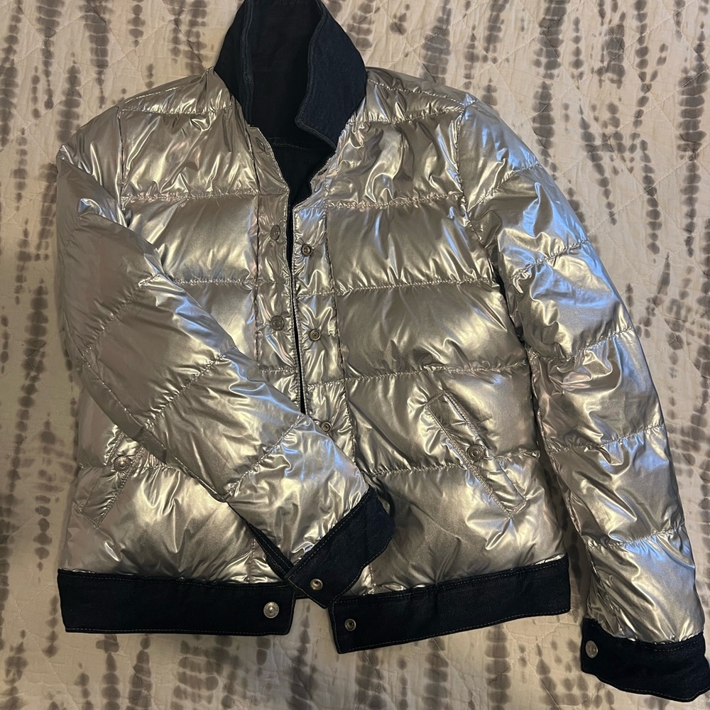 Levi’s down silver dark denim reservable jacket. Cool puffer. Like new. Small